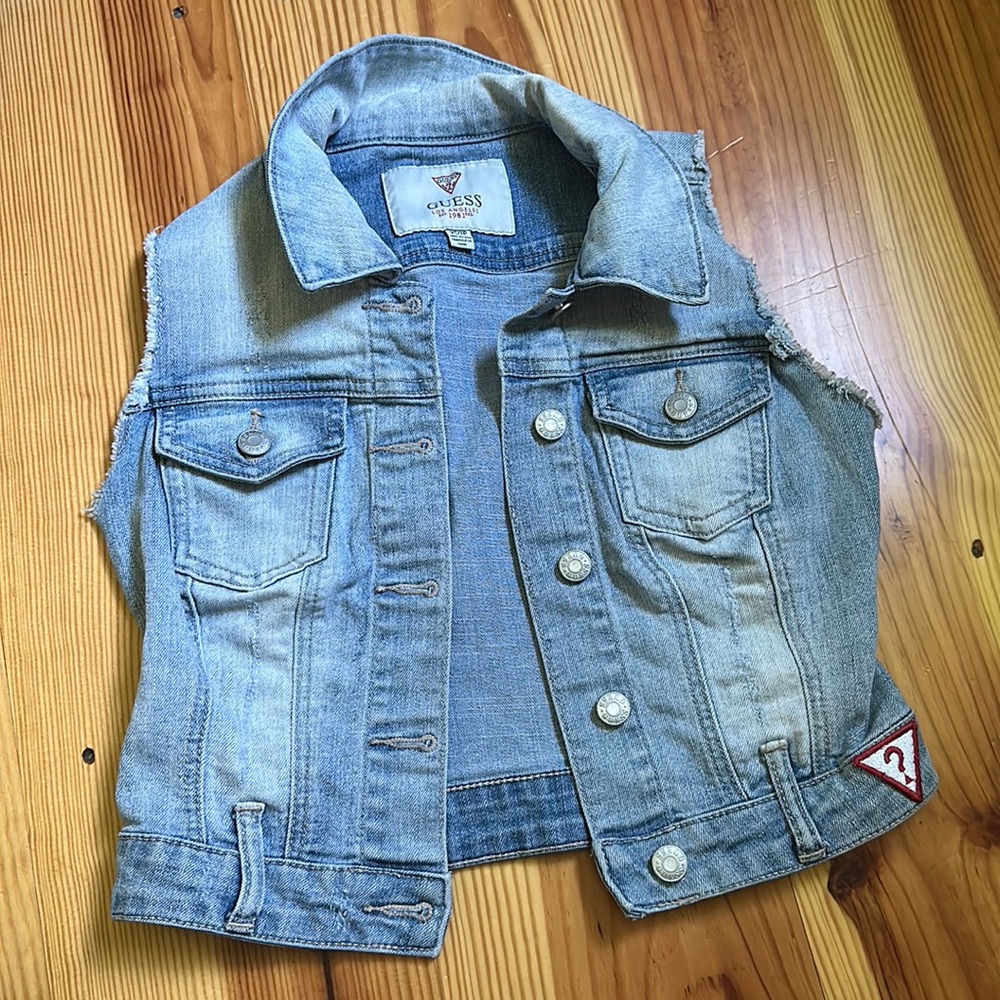Sleeveless jean’s jacket